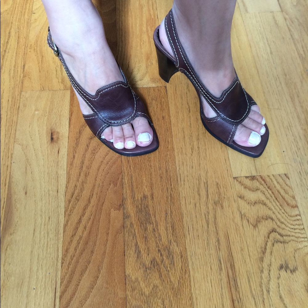 Square toed brown leather sling back sandals 8.5